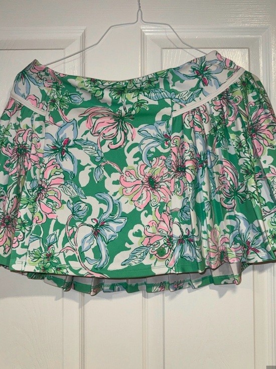 Lilly Pulitzer Pants - 💕GUC Lilly Pulitzer Green Floral Circle Skort with Pink & White Blooms